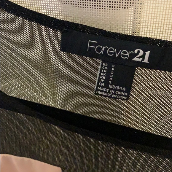 Classic dress - Picture 4 of 4